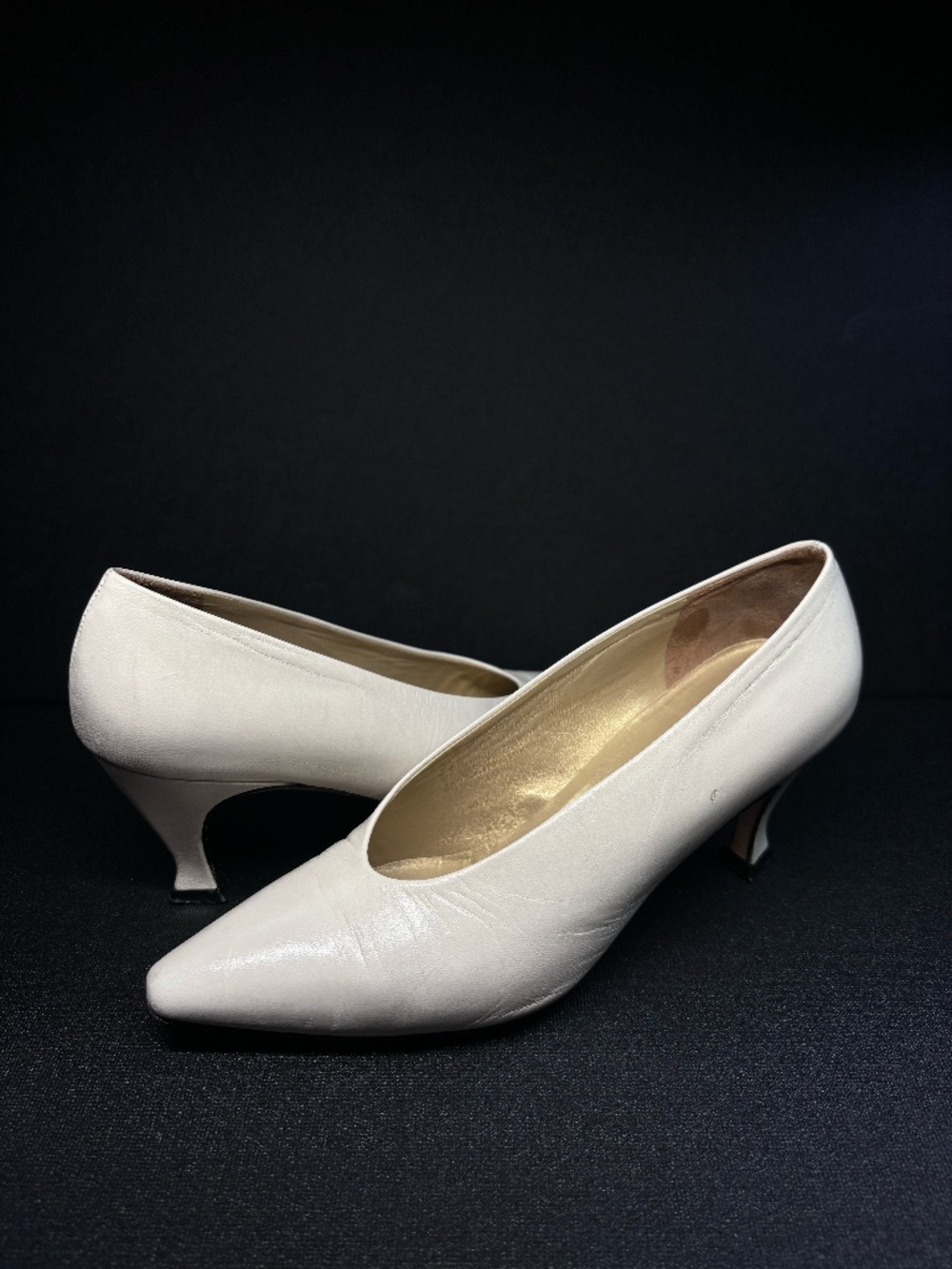 Via Spiga Made in Italy Ivory Leather Pointed Toe Kitten Heel Pumps Size 6B